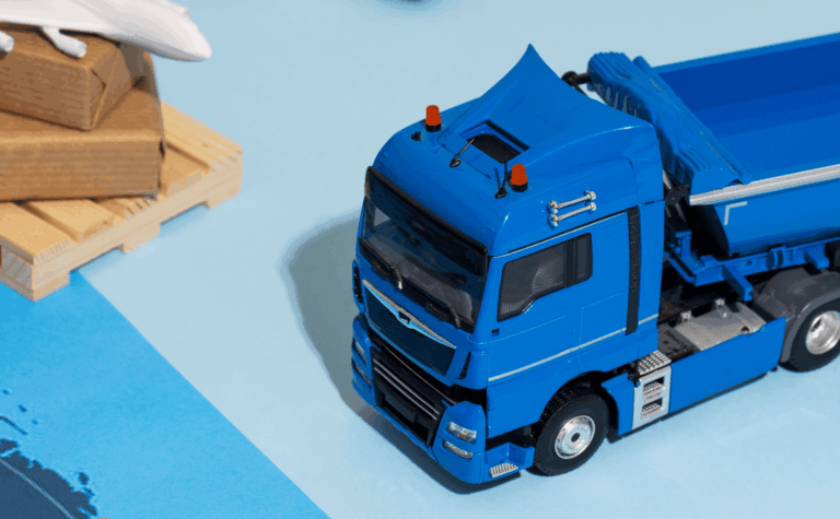 camion de carga azul de servicios de logística